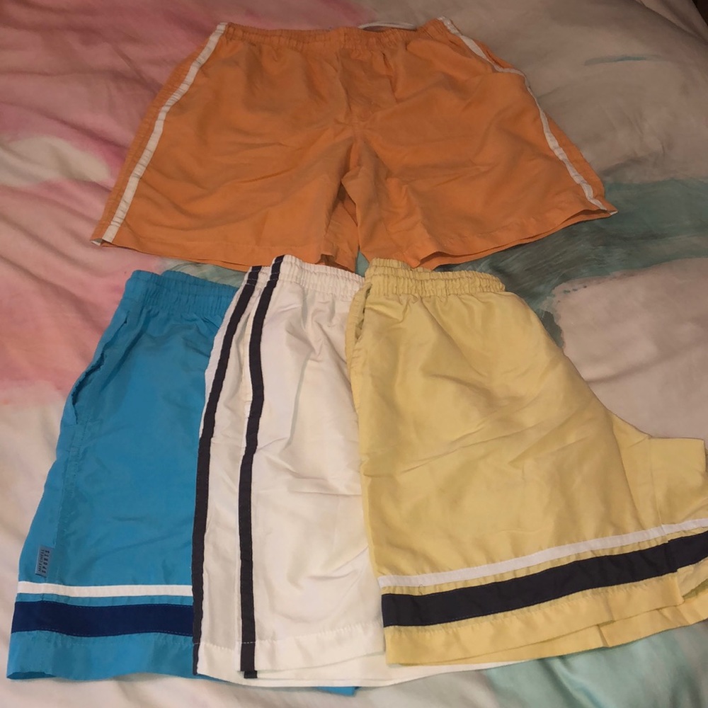 4 men shorts size Medium